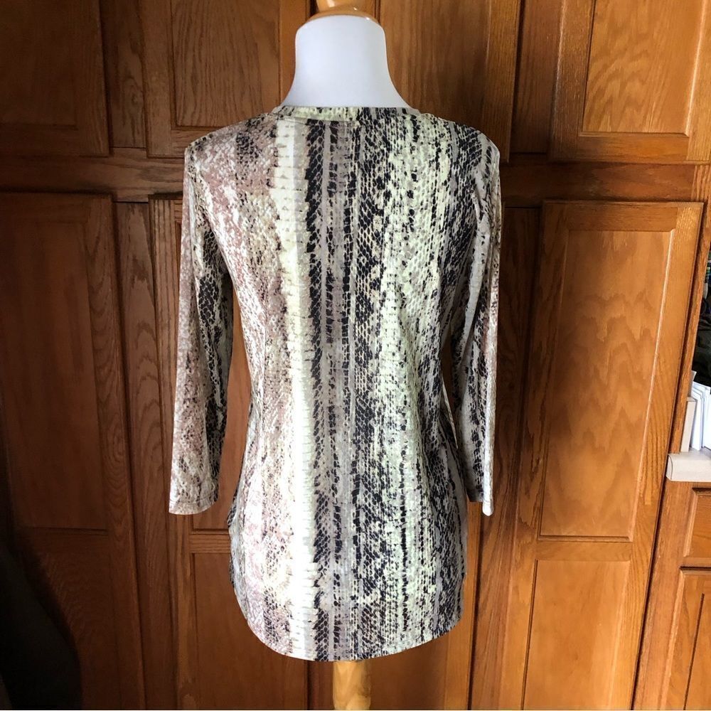 LOGO Layers Lori Goldstein Olive Green Snakeskin Mesh Sheer Long Sleeve Top - S - Picture 6 of 9